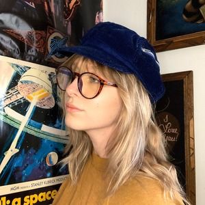 Meet your Posher, Sabina